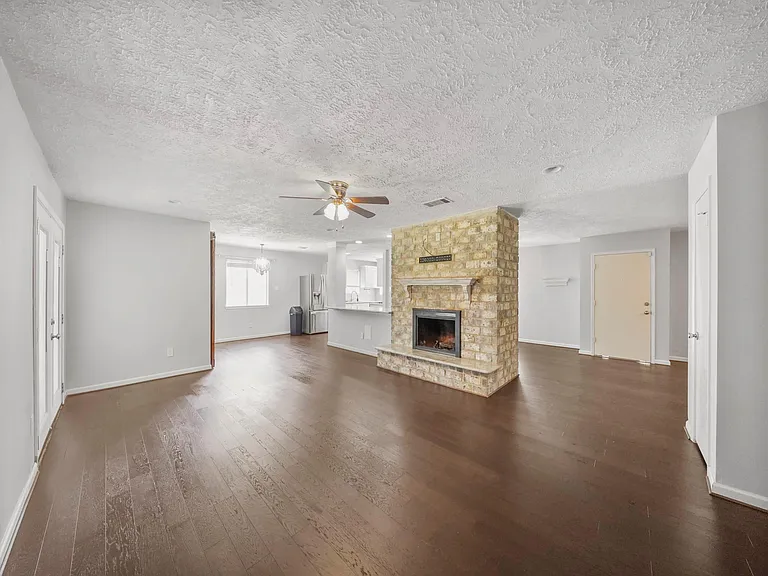21106 Park Villa Dr — Photo 4