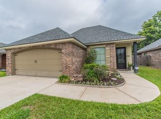 220 Milton Estates Ln, Youngsville, LA 70592