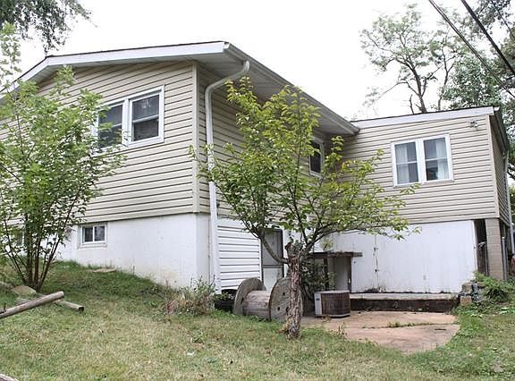 2nd image of 2882 Lesmer Ct