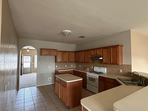 4th image of 6920 Freedom Ave