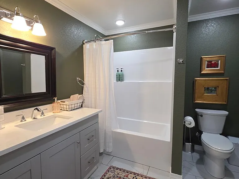 105 Pecan St — Photo 18