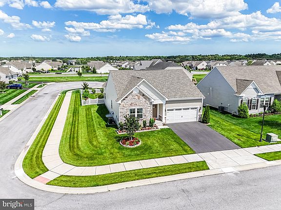2nd image of 27746 Hatteras Dr