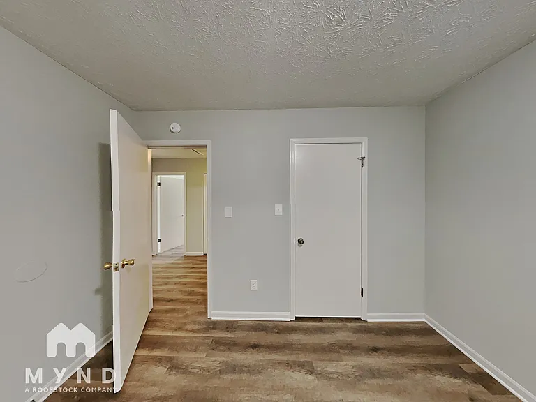 947 Mainstreet Lake Dr — Photo 14