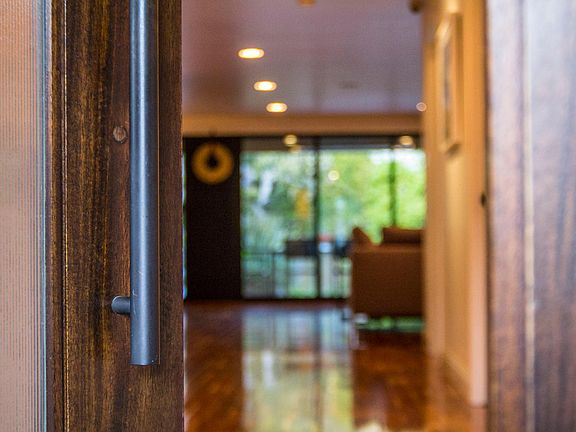 4th image of 154 N Bowling Green Way