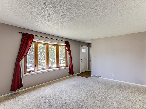3rd image of 1167 Macarthur Ave