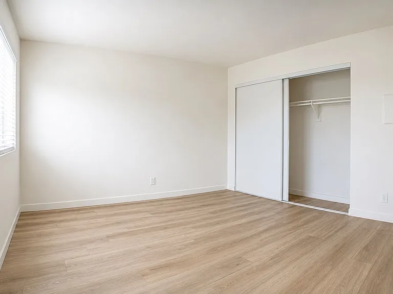Topanga Apartments — Photo 7