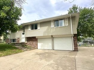 1109 Jacqueline Cir, Papillion, NE 68046