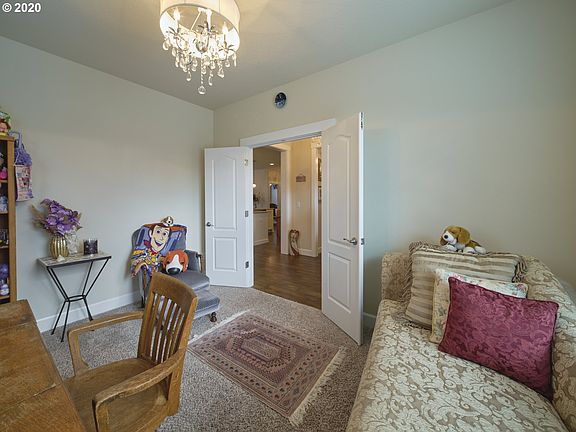 5th image of 490 Lilac Ln