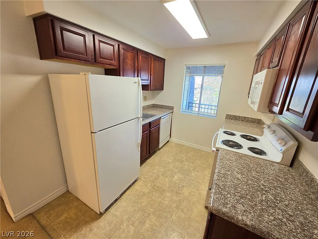 4310 Sandy River Dr — Photo 3