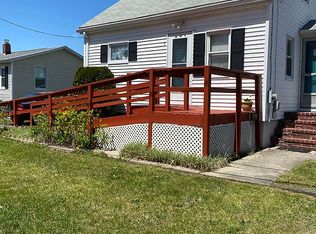 2 Holland St, Dartmouth, MA 02748