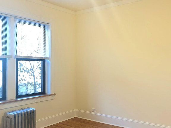 5th image of 5547 N Lakewood Ave #1