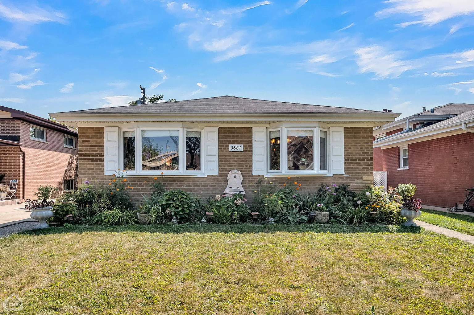 3821 W Jarvis Ave photo 1