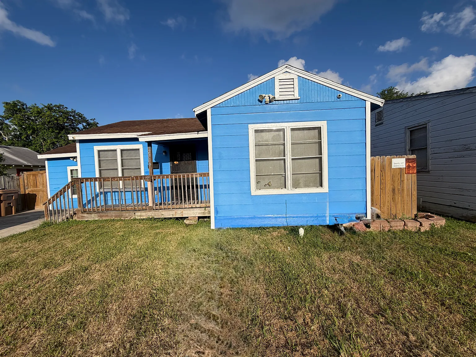 3 bed, 1000 sqft, $1,800 — Photo 1
