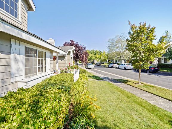 4th image of 303 Starfish Ln