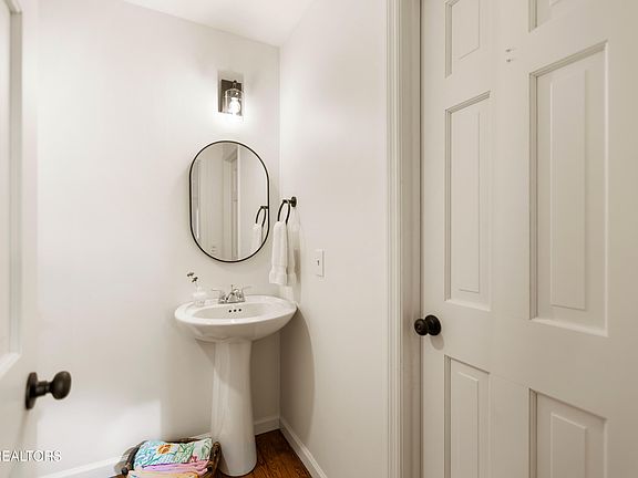 27th image of 284 Savannah Shores Dr