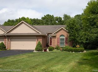 1128 Eagle Nest Dr, Milford, MI