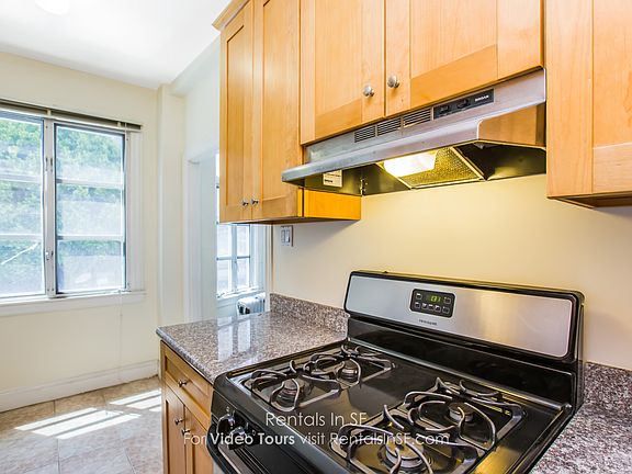 3rd image of 810 Hyde St #206