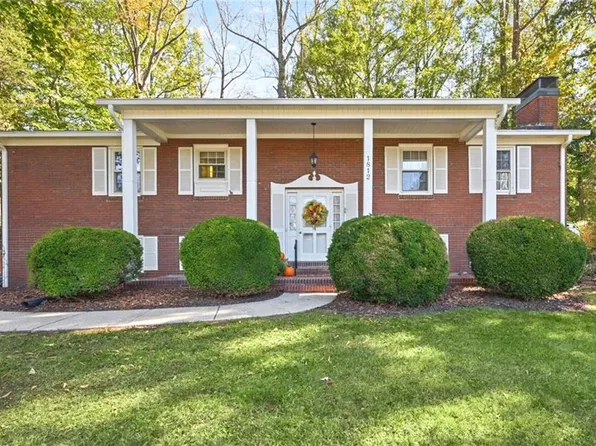 1812 Turfwood Dr, Pfafftown, NC 27040