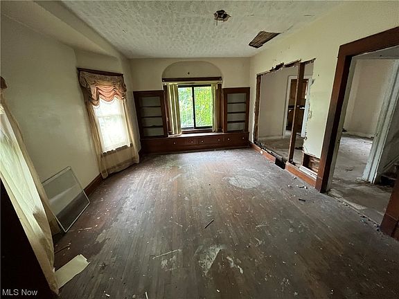 4th image of 13913 Alder Ave