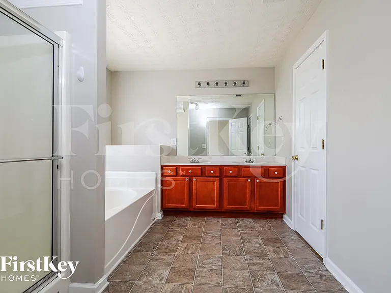 6919 Island Pointe Dr — Photo 11