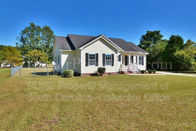 3 bed, 2.0 bath, 1376 sqft, $1,525 — Photo 2