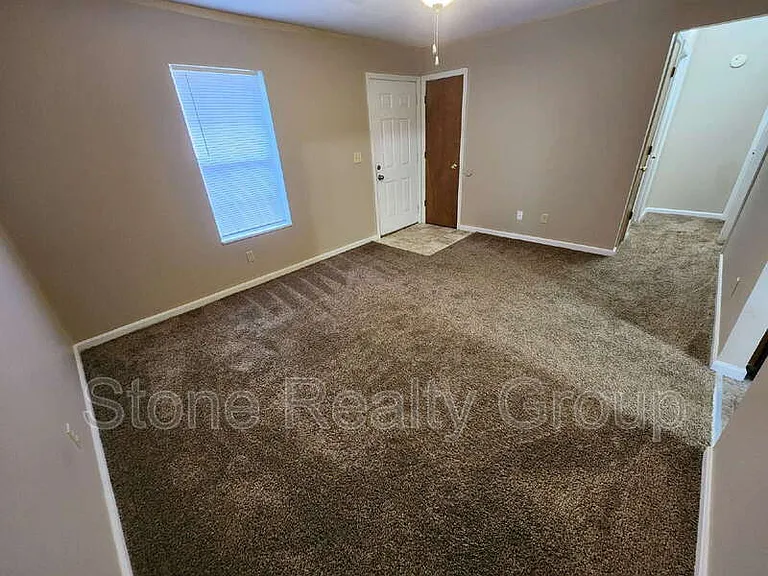 2478 E Clayton Dr — Photo 2