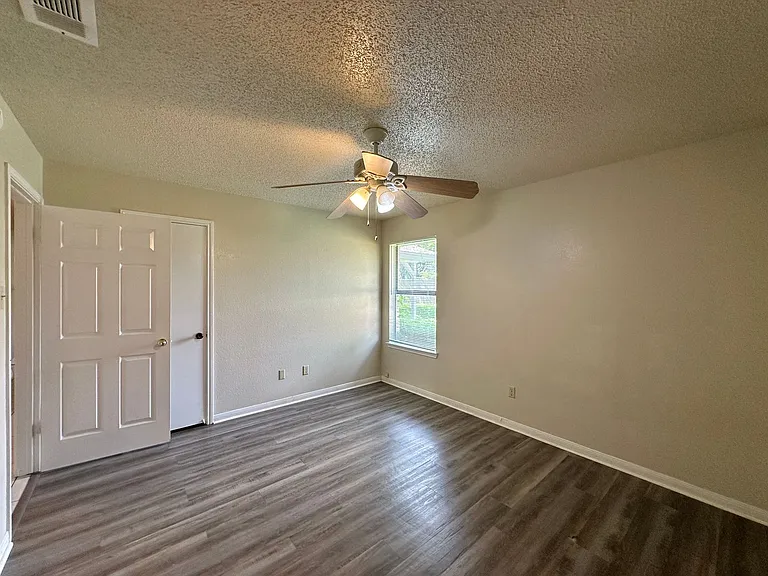 109 S Brook Dr — Photo 34