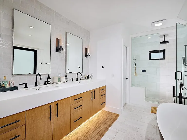 1472 Neptune Ave — Photo 14
