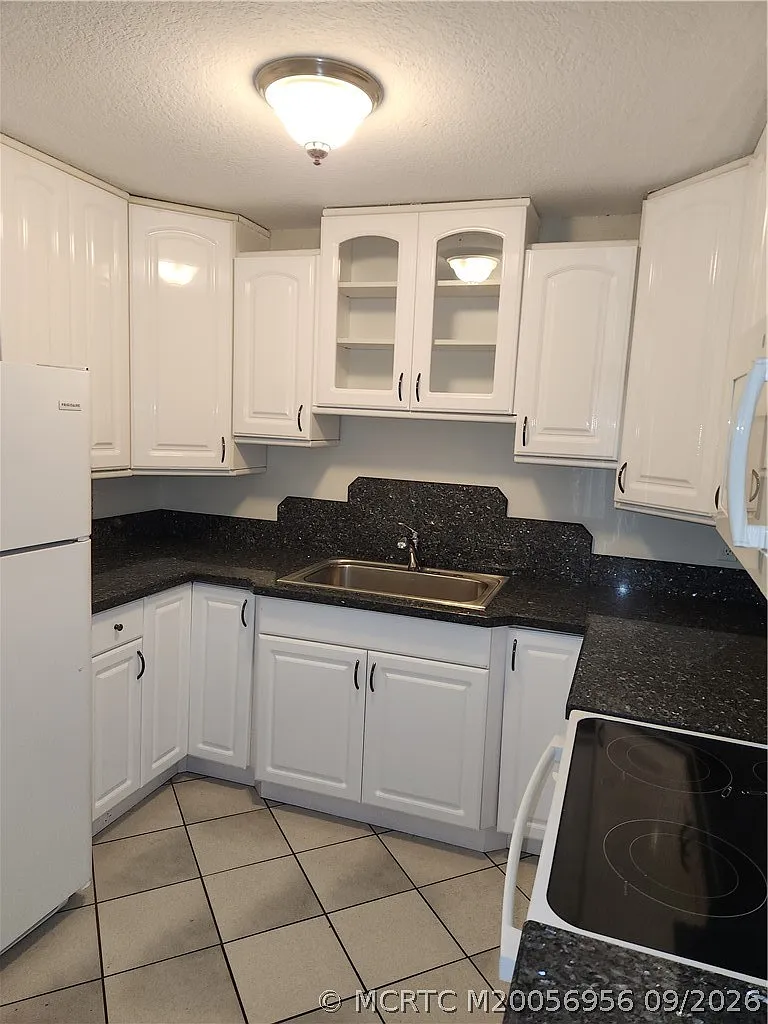 3 bed, 2.0 bath, 1263 sqft, $2,100 — Photo 4