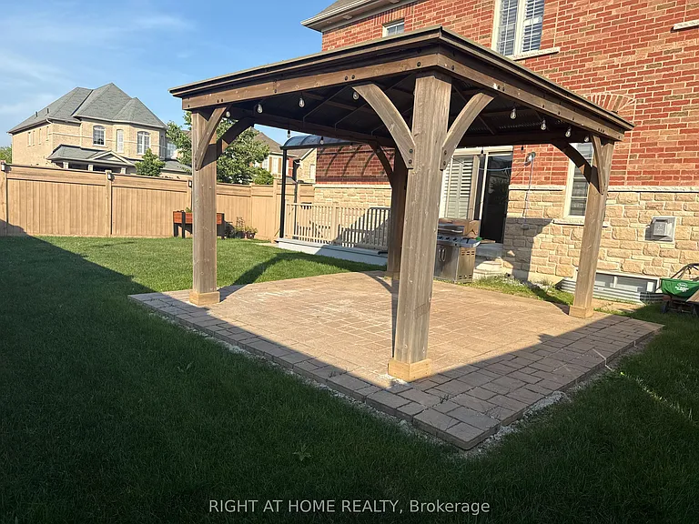 116 Hurst Dr — Photo 47