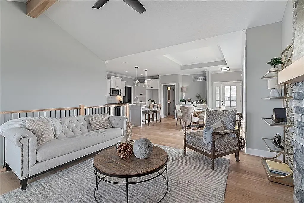 3 bed, 2.5 bath, 2133 sqft, $3,400 — Photo 4