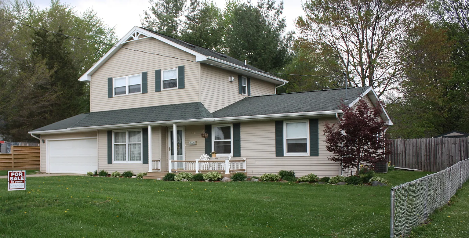 558 N Madison St photo 1