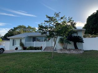 909 Riverside Dr, Tarpon Springs, FL 34689
