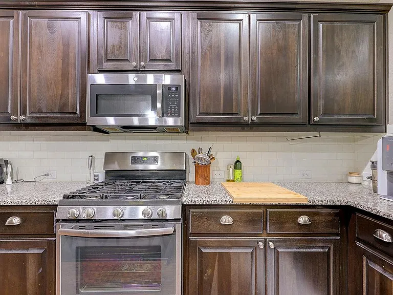 4140 Van Ness Ave — Photo 11