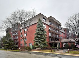 618 S Racine Ave #306, Indian Head Park, IL 60607