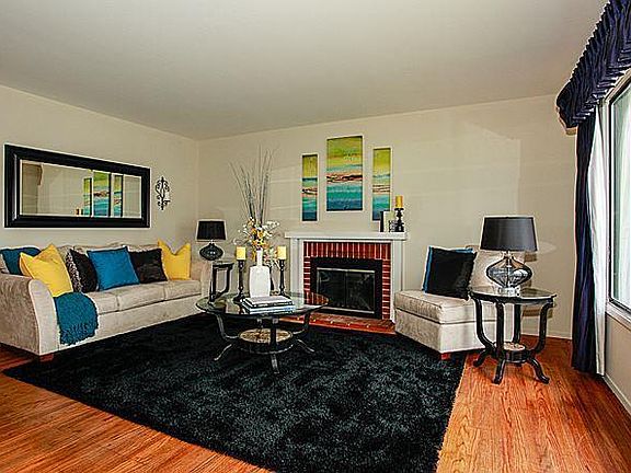 2nd image of 376 Gardenside Ave
