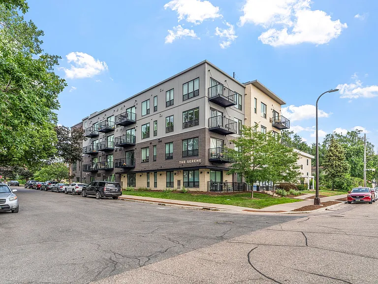 Serene Apartments — Photo 15