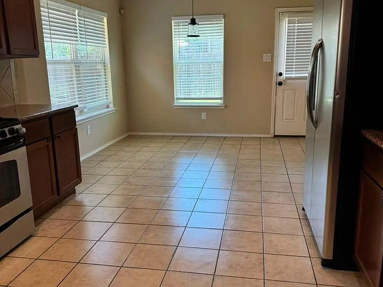 2808 Houston Wood Dr — Photo 4