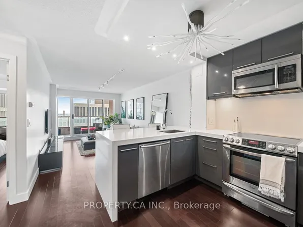 909 Bay St #1503, Toronto, ON M5S 3G2