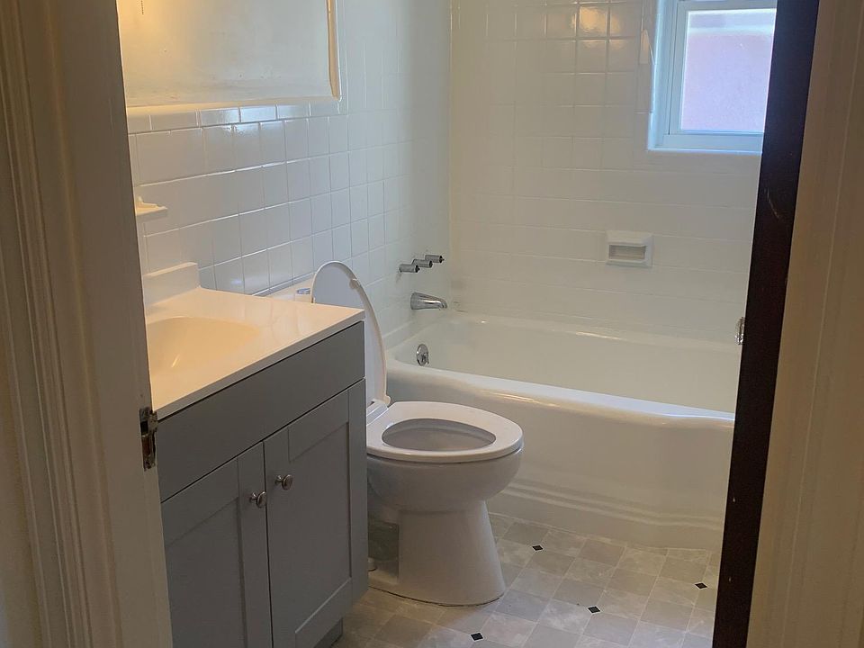 Bathroom photo 2