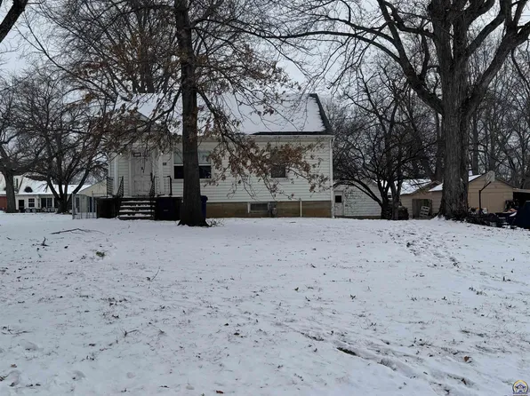 805 Delaware St, Oskaloosa, KS 66066