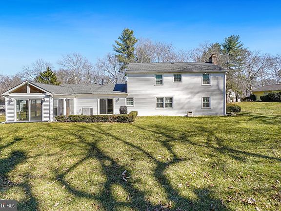 4th image of 5110 W Running Brook Rd