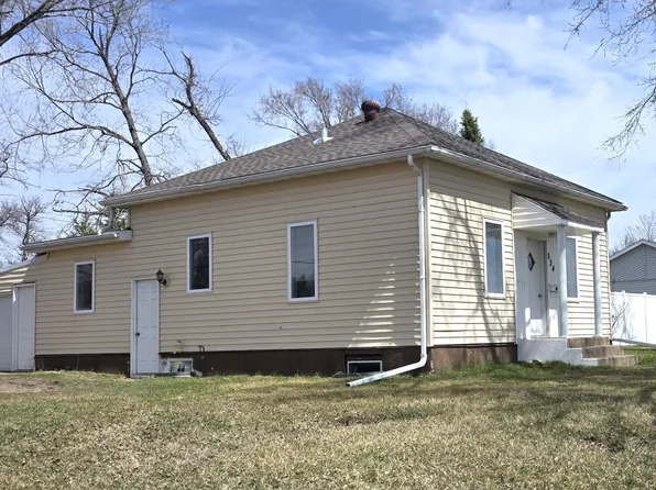 834 2nd St NW, Valley City, ND 58072