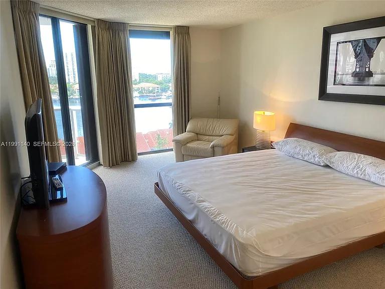 3640 Yacht Club Dr — Photo 5