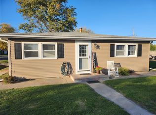 200 E 2nd St, Staunton, IL 62088