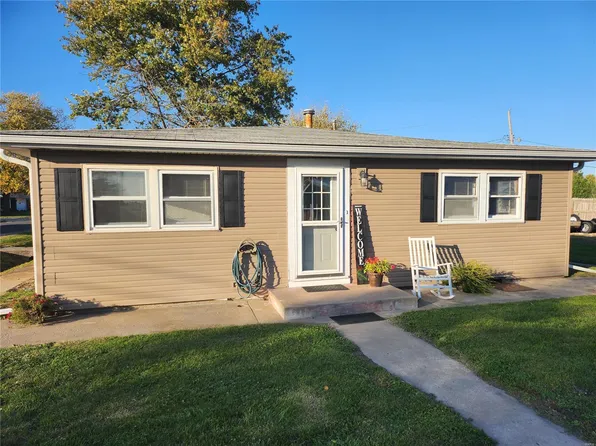 200 E 2nd St, Staunton, IL 62088