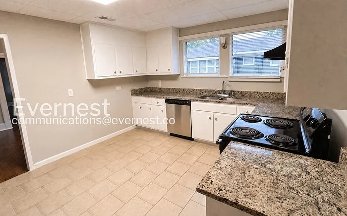 3 bed, 2.0 bath, 1400 sqft, $1,295 — Photo 3