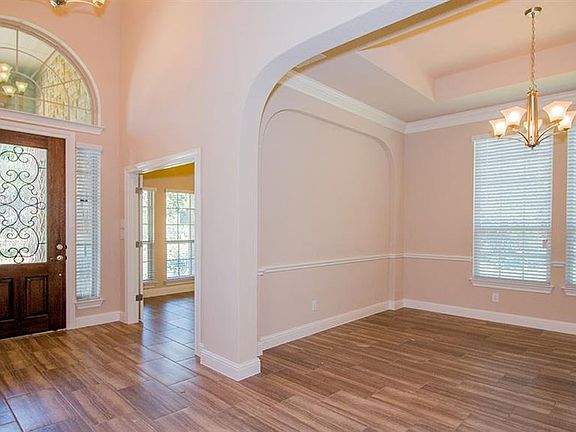 4th image of 925 Oak Bluff Trl