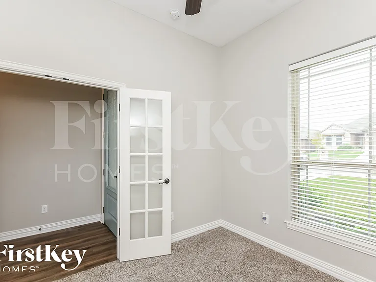 612 Zachary Dr — Photo 11