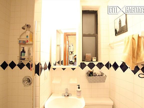 3rd image of 26 Spring St #32